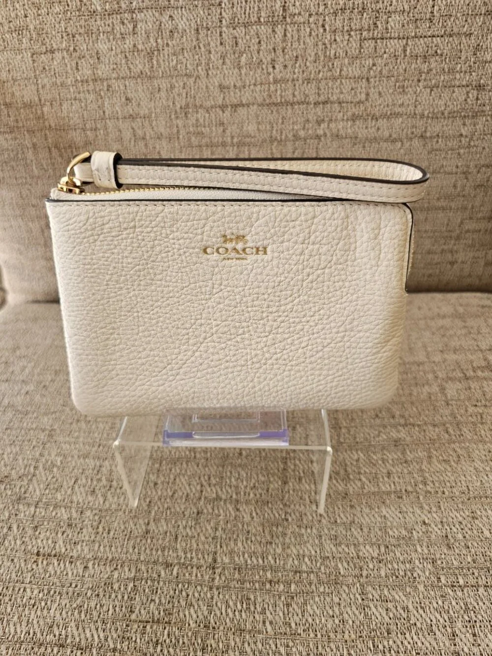 NWT Coach Chalk/Cream Bubbled Pebbled Leather Corner Zip Wristlet with Gold trim
